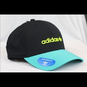 Adidas SnapBack.